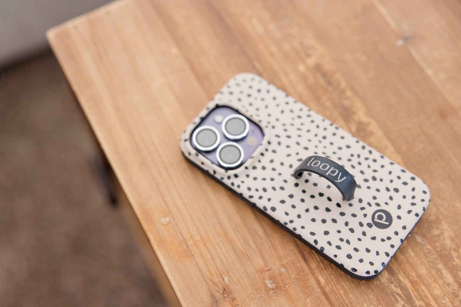 A Mocha Dots Loopy Case.