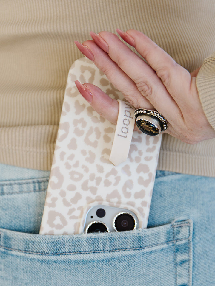 A woman putting a Taupe Leopard Loopy Case in her back pocket. || feature-media