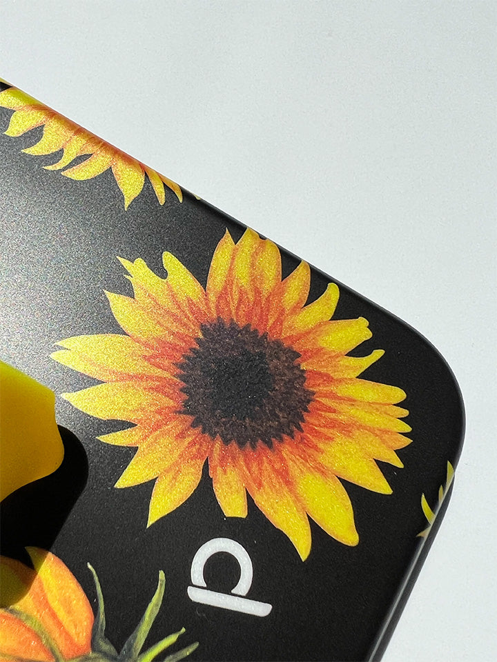 A close up of the pattern on a  Sunflowers Loopy Case. || feature-media