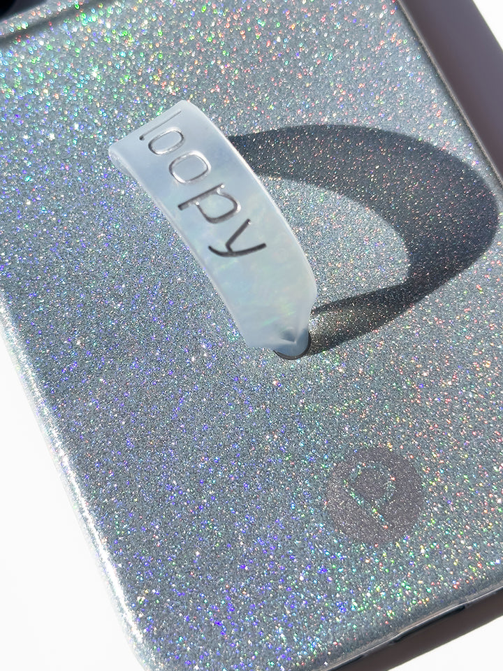 A close up of a Platinum Sparkle Loopy Case. || feature-media