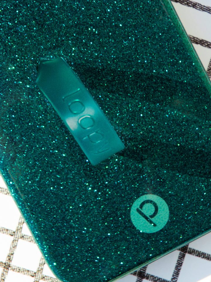 A close up of an Emerald Sparkle Loopy Case.|| feature-media