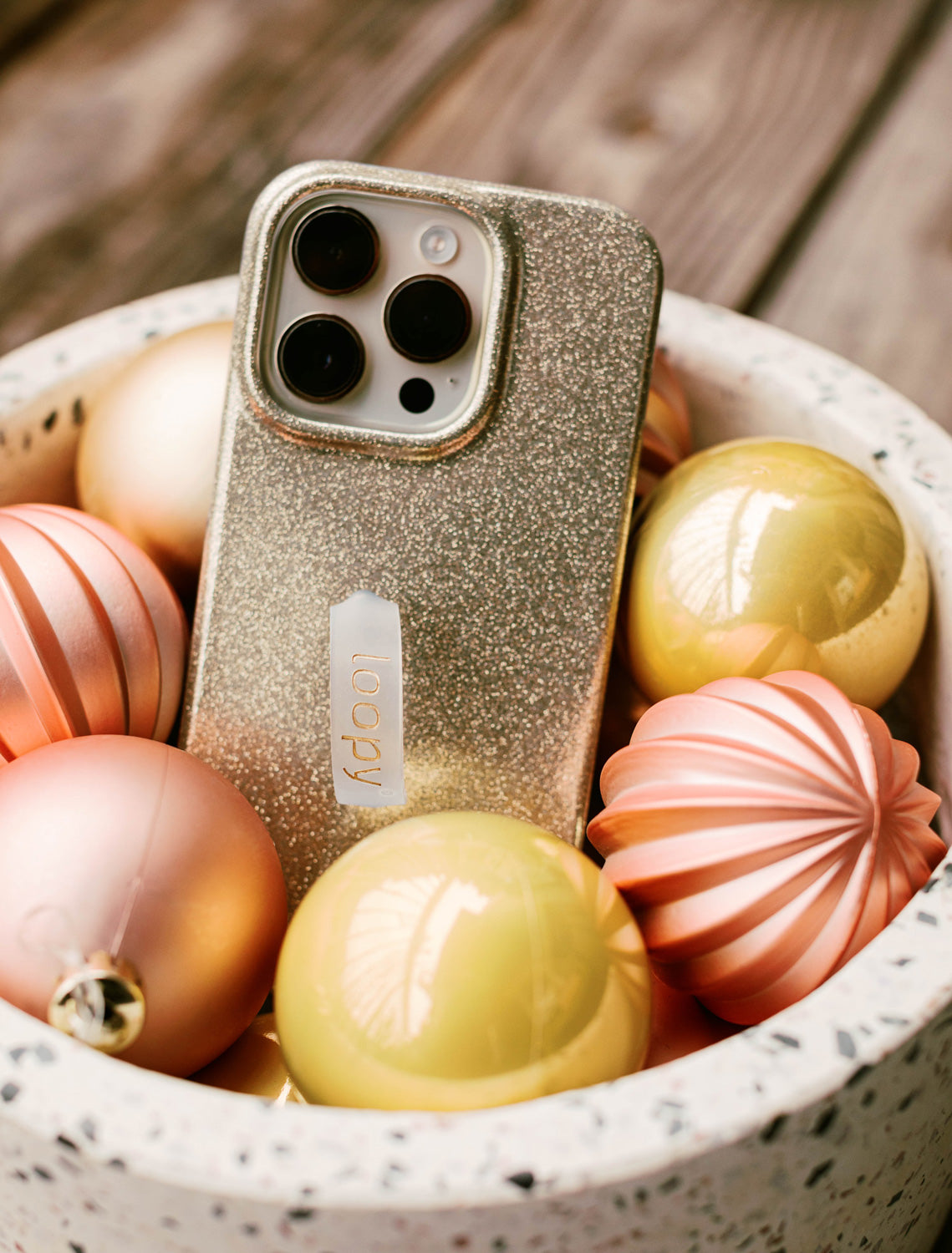 A Champagne Sparkle Loopy Case. || feature-media